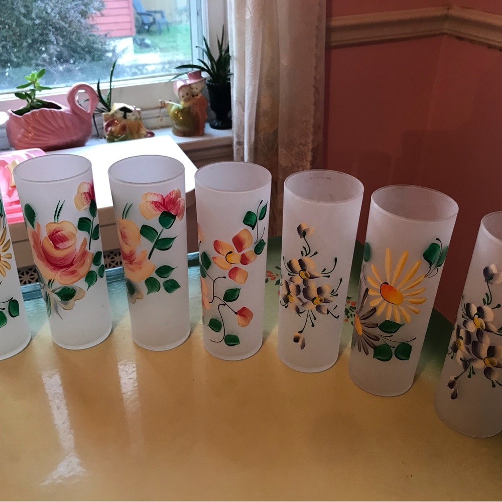Vintage Mid Century Set of 7 Frosted Handpainted Floral Tumbler Glasses.